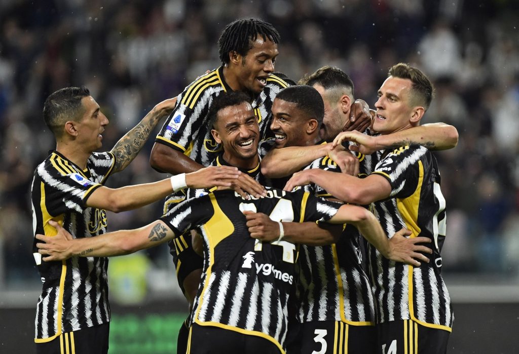 البيانكونيري: عندما يصبح الأبيض والأسود رمزًا للهيمنة